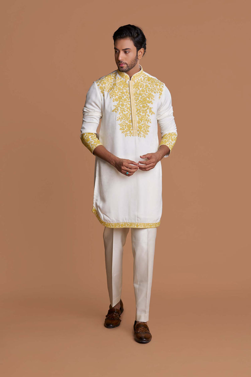 Traditional kurta set with a modern elegance