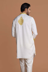 Traditional kurta set with a modern elegance