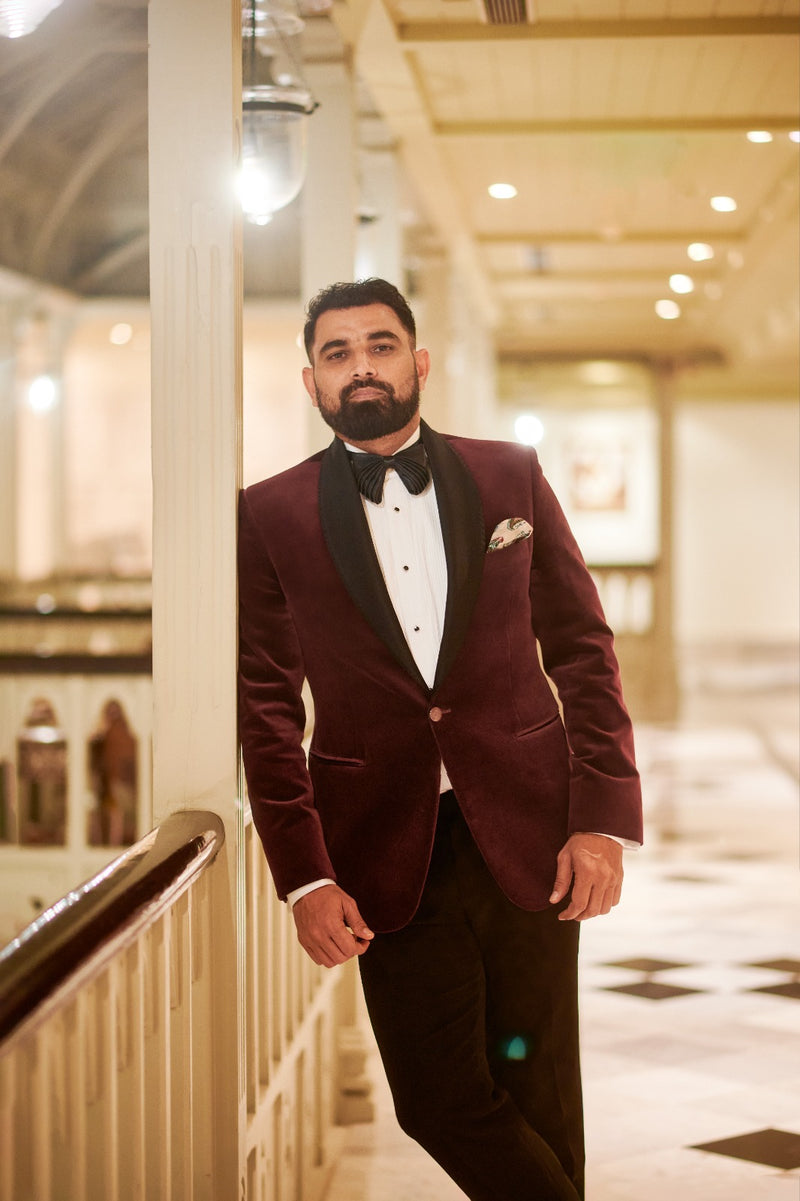 Mohammed Shami acing Tuxedo look to receive the Sportsman of the Year honour at the Sportstar ACES Awards