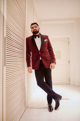 Mohammed Shami acing Tuxedo look to receive the Sportsman of the Year honour at the Sportstar ACES Awards